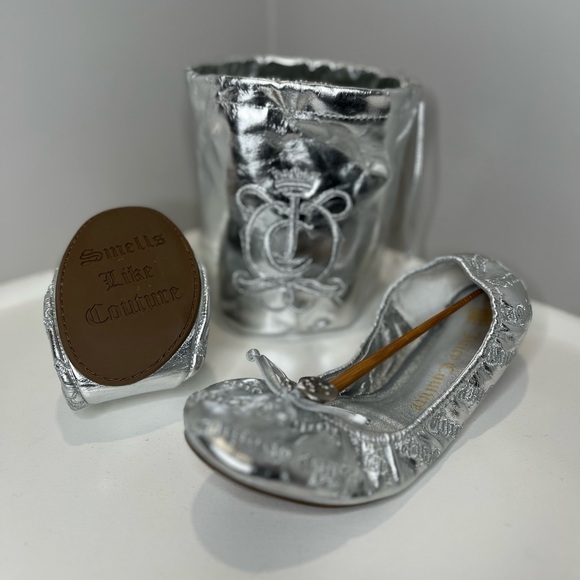 Juicy Couture Silver Leather Logo Embroidered Ballet Flats Fold Up with … - Picture 1 of 11